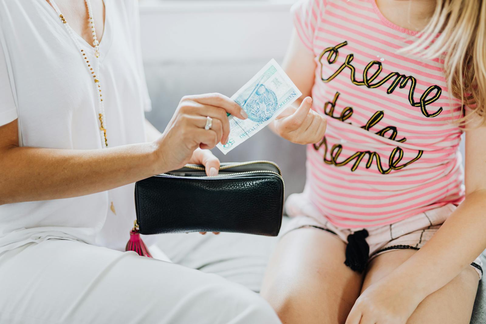 How to Save Money Fast on a Low Income